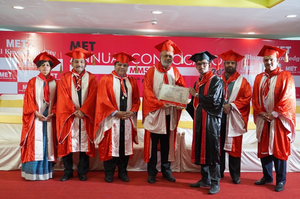 Yogesh Maurya receiving MCA Degree at MET Annual Convocation